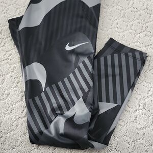 Nike Monochrome Patterned Leggings